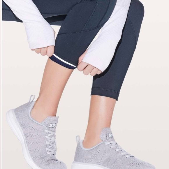 Lululemon 10 All The Right Places Crop II 23" True Navy Dark Leggings great cond - Picture 12 of 15